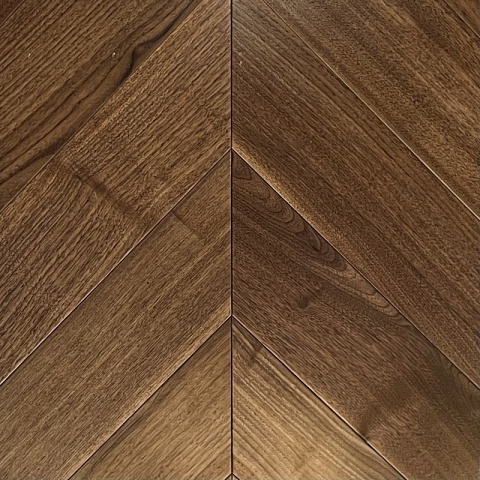 CROWNWOOD EXOTIC ONE Французская елка 45° 2-х слойная Орех Американский Натуральный Селект лак 600 х 125 х 15 / 1.50 м2 (фото 1)